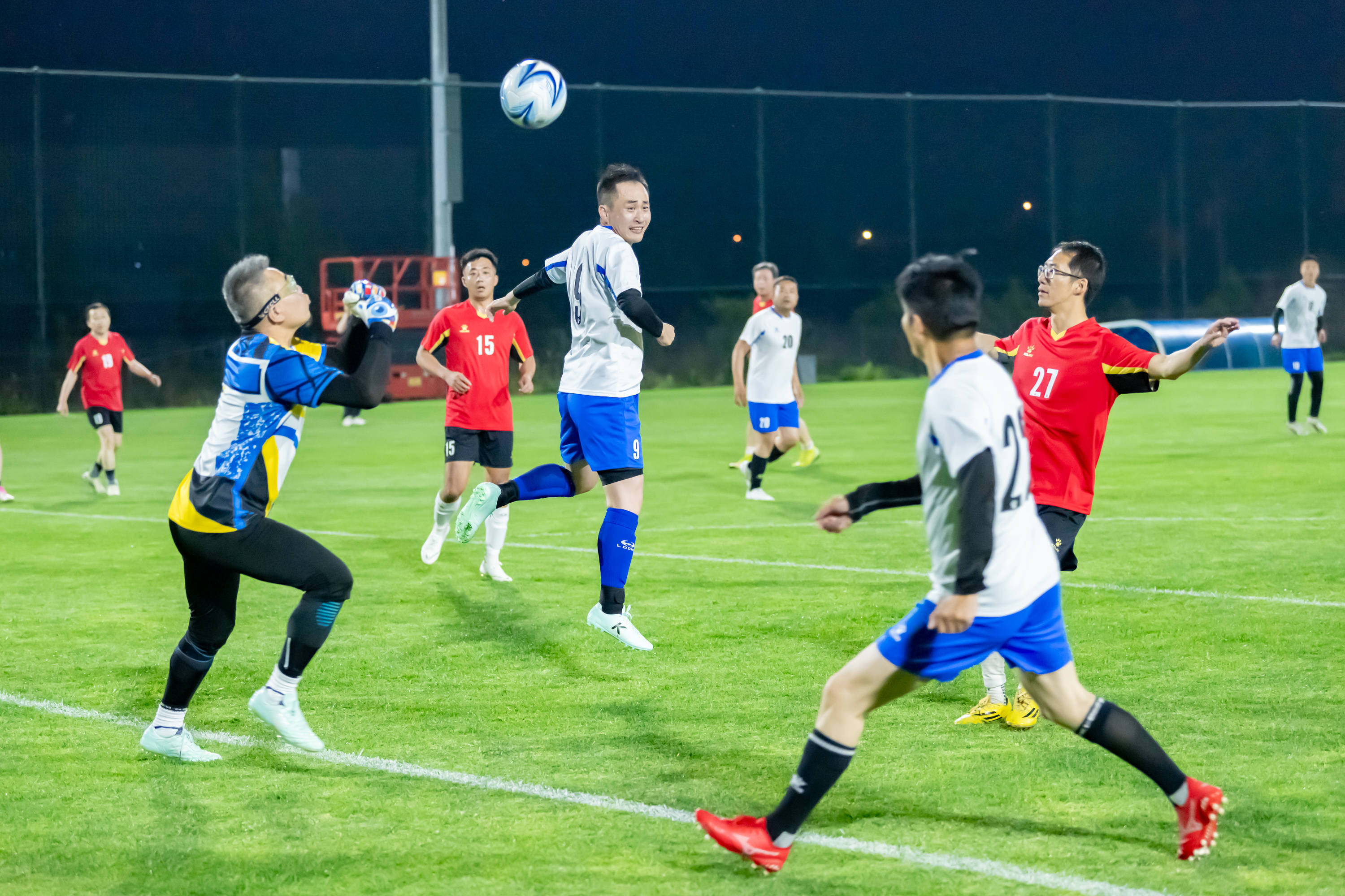 通过观看对 通过观看对